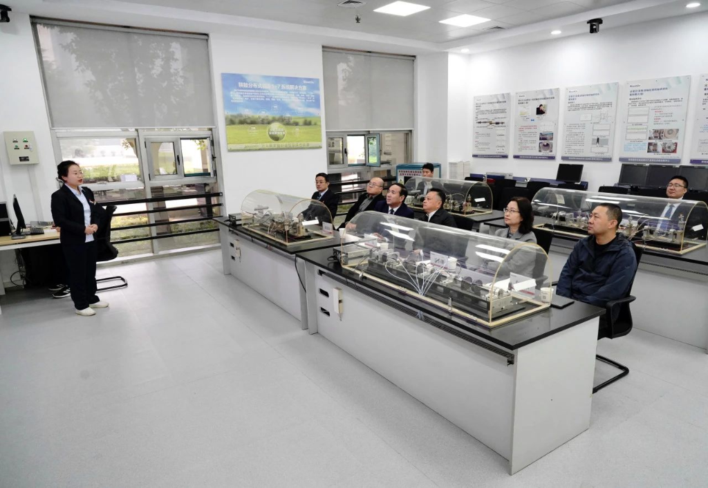 陕西省工业和信息化厅党组成员、副厅长朱磊一行深入陕鼓调研指导工作