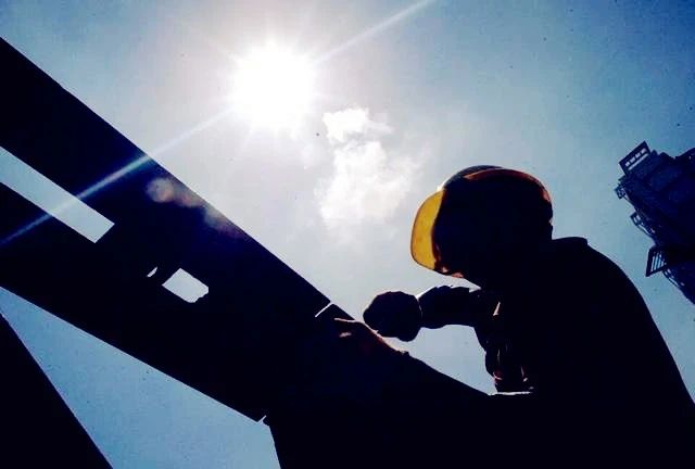 一年300多天不着家，他们图啥？